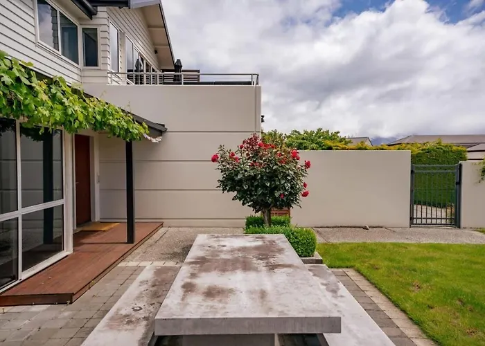 Lakeside Premier Holiday home